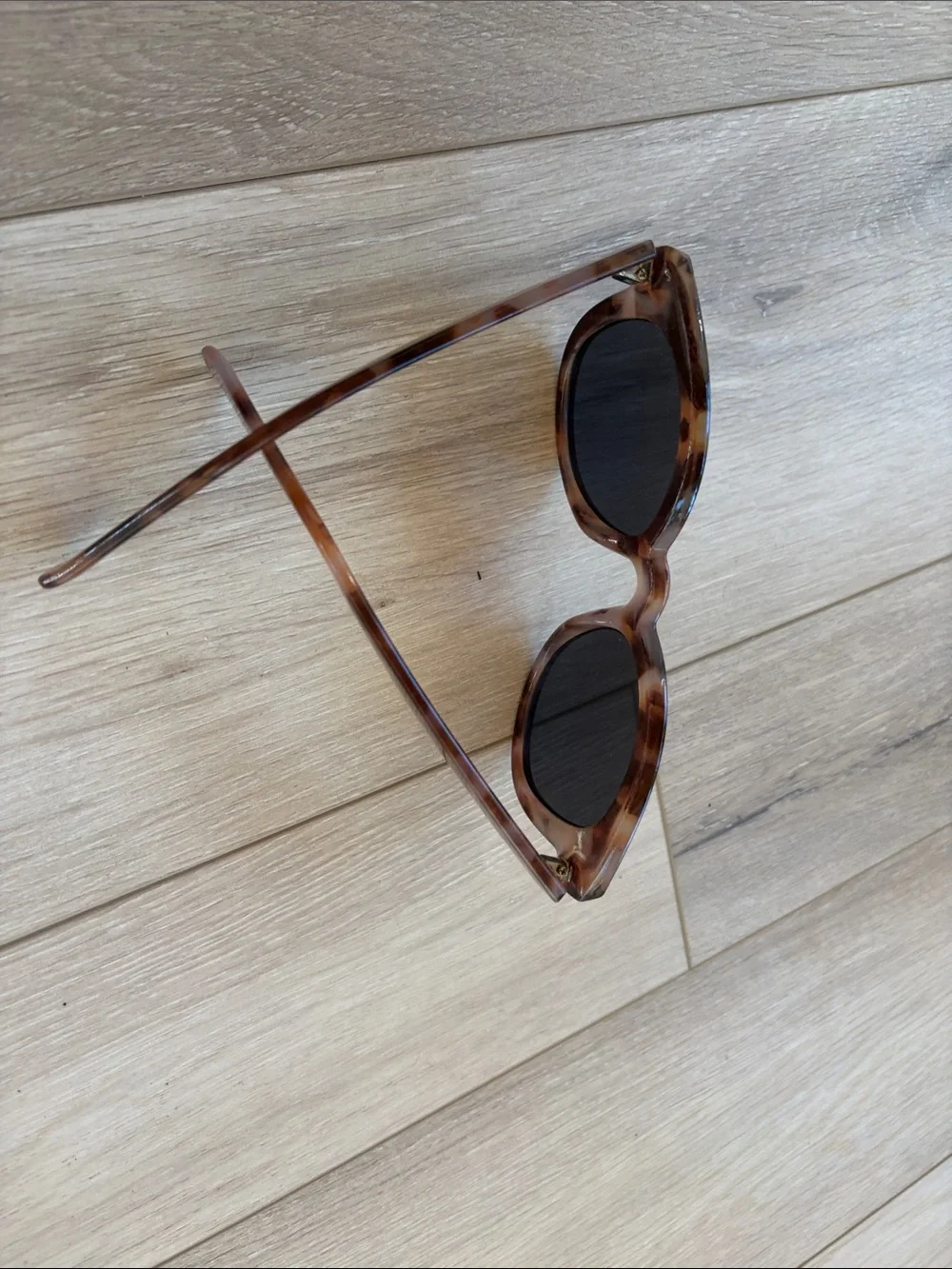 Tortoiseshell Cat-Eye Sunglasses - Brown